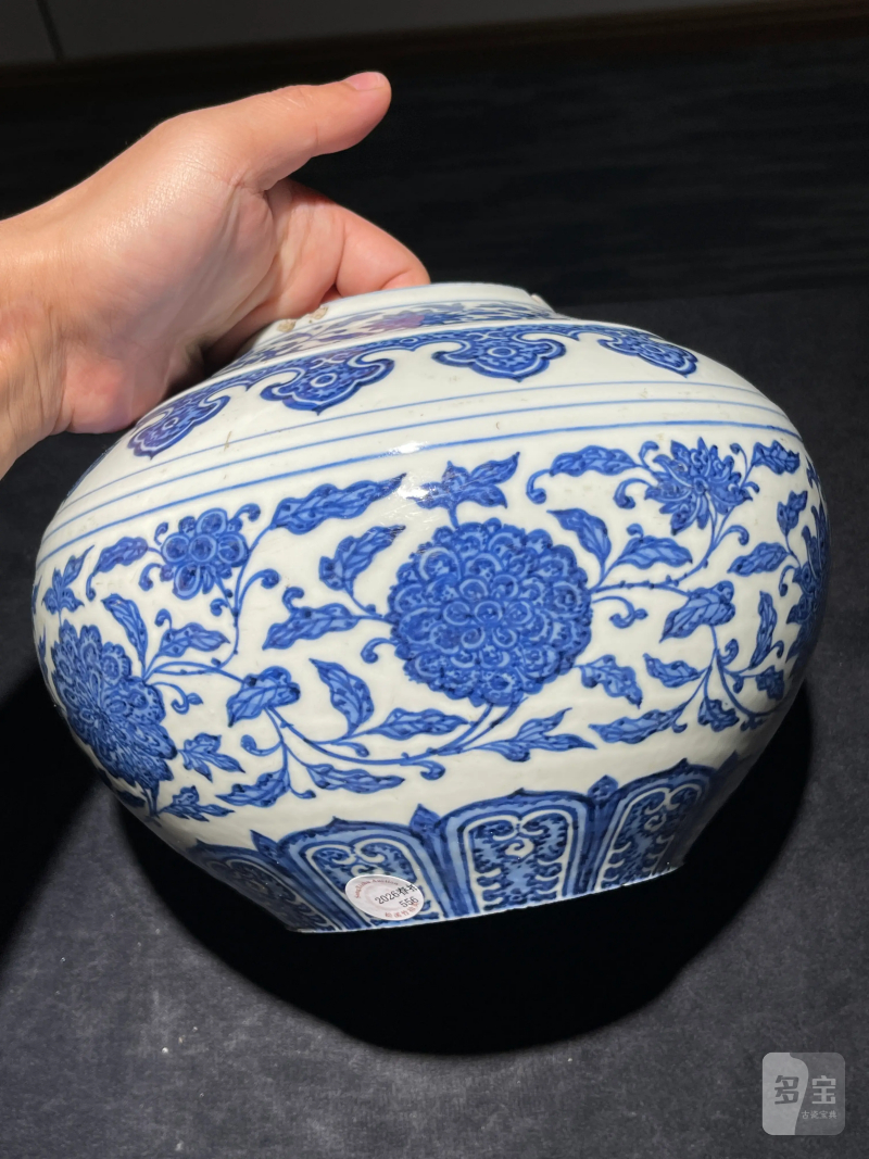清乾隆 青花缠枝莲纹赏瓶 - 图3